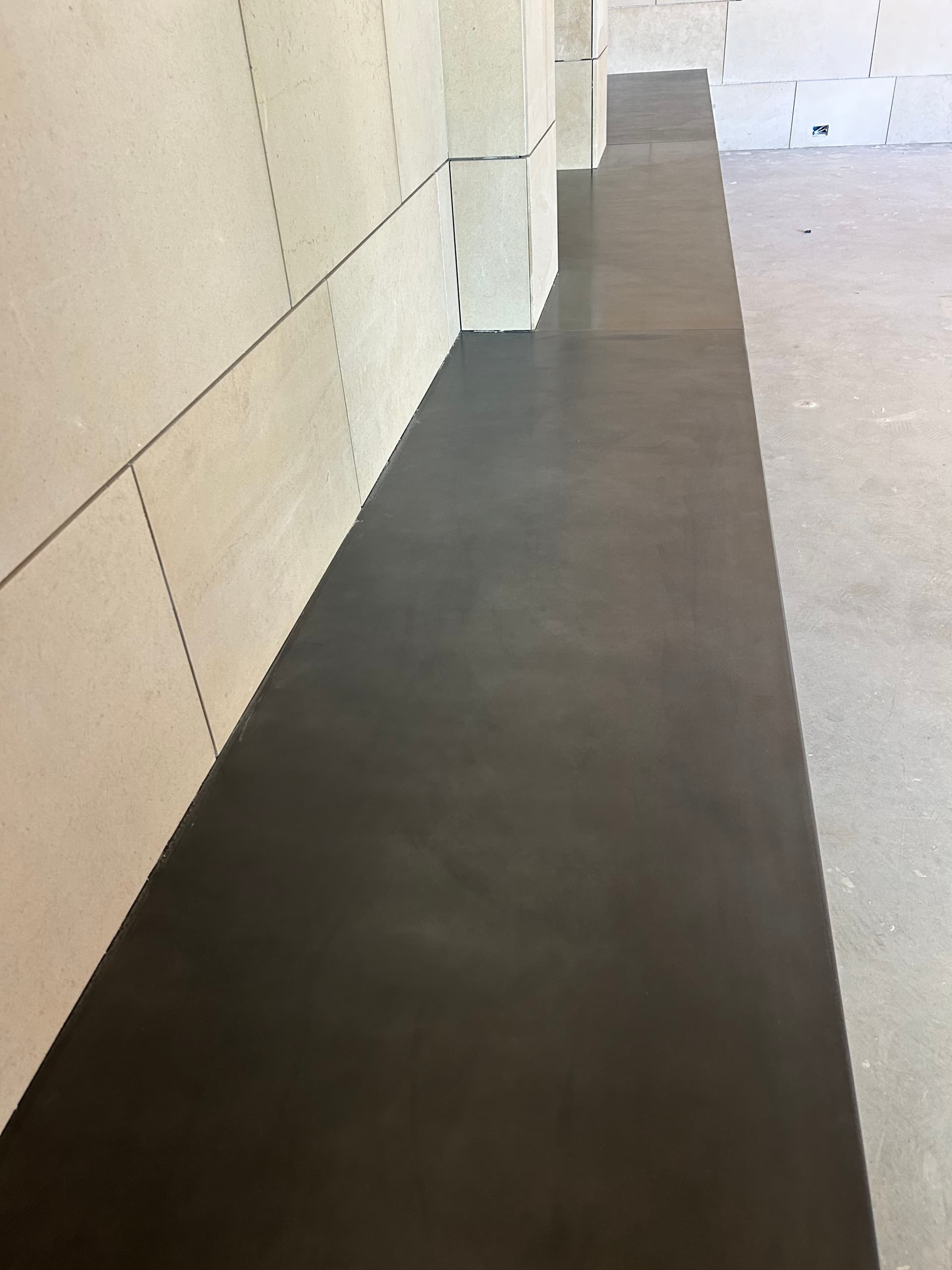 Floating concrete mantel