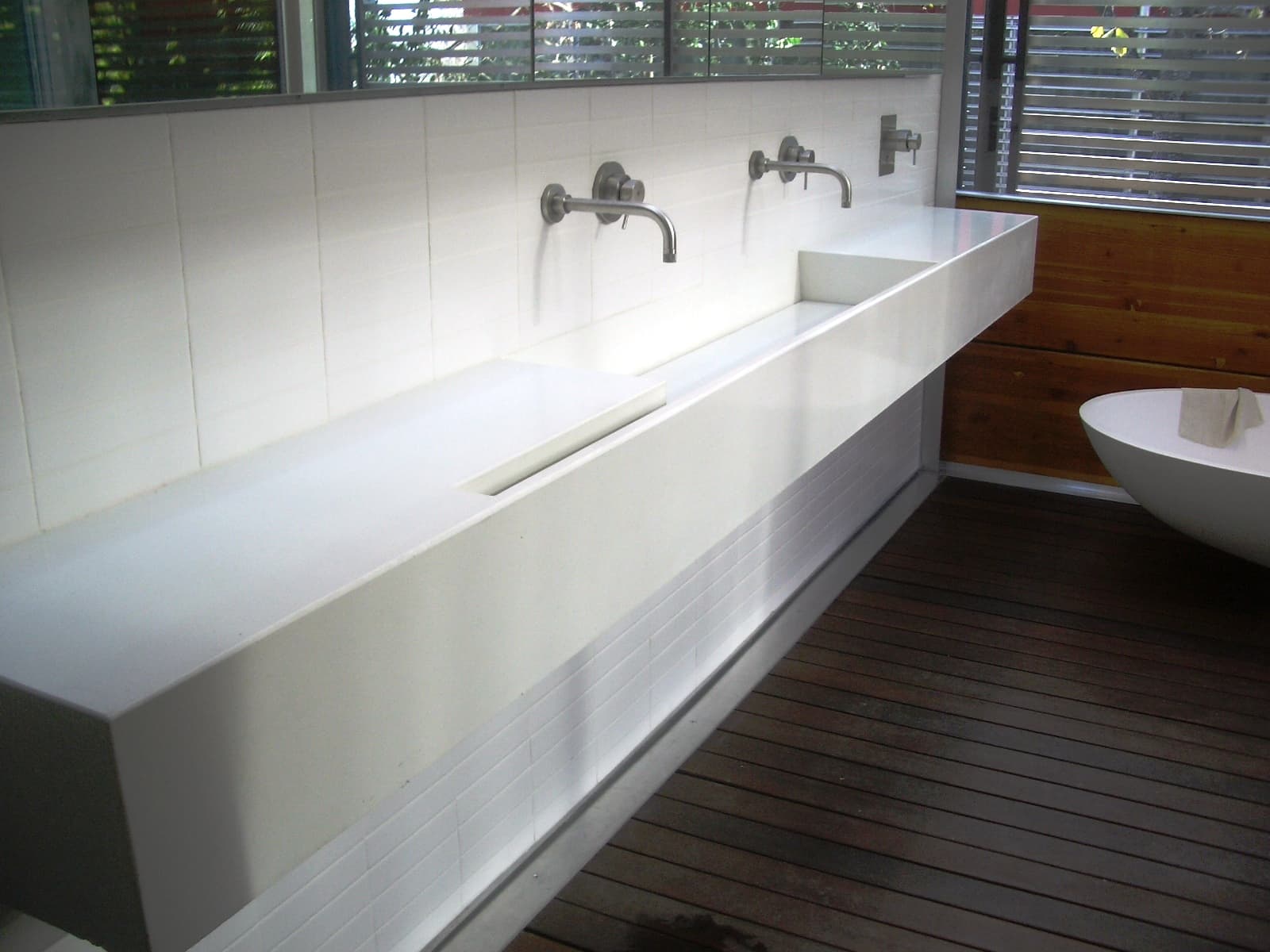 Concrete bathroom vanity top with integrated sink